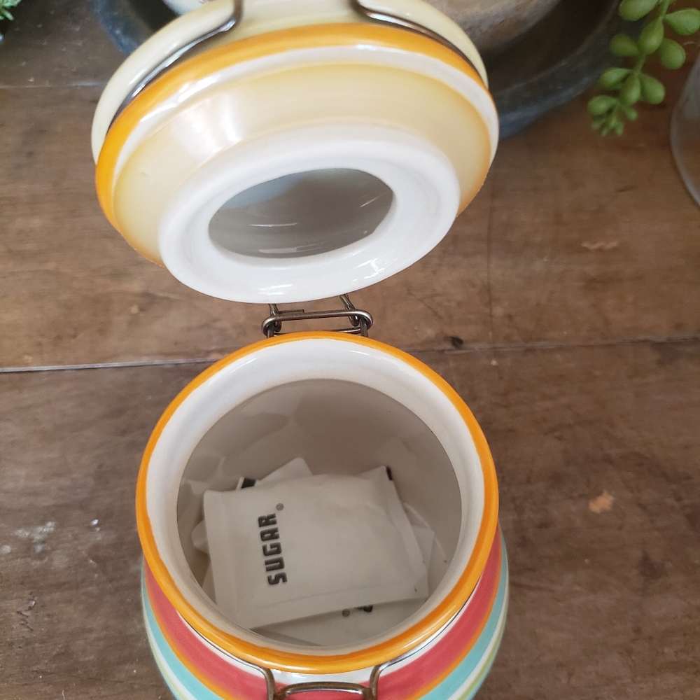 Tight seal container - Picture 2 of 3